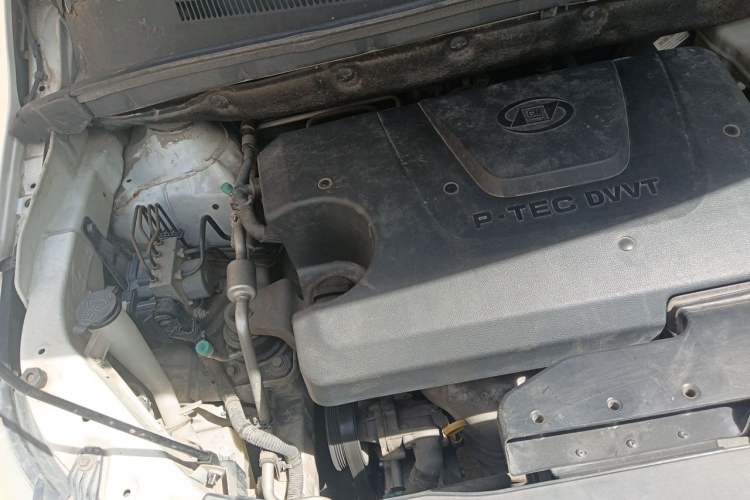 Used Baojun 730 2014 1.5L manual Comfort version 7 seats Engine Bay Right