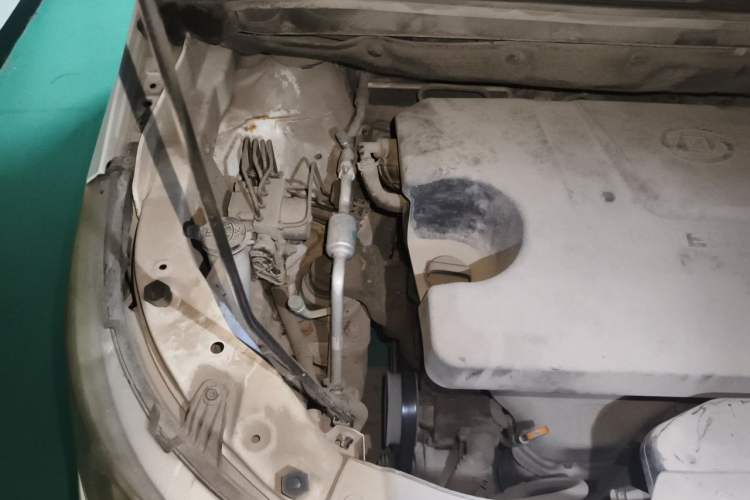 Used Baojun 730 2014 1.5L manual standard trim 7 seats Engine Bay Right
