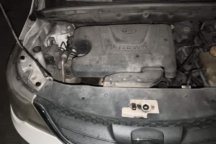 Used Baojun 730 2014 1.5L manual Comfort version 7 seats Engine Bay Right