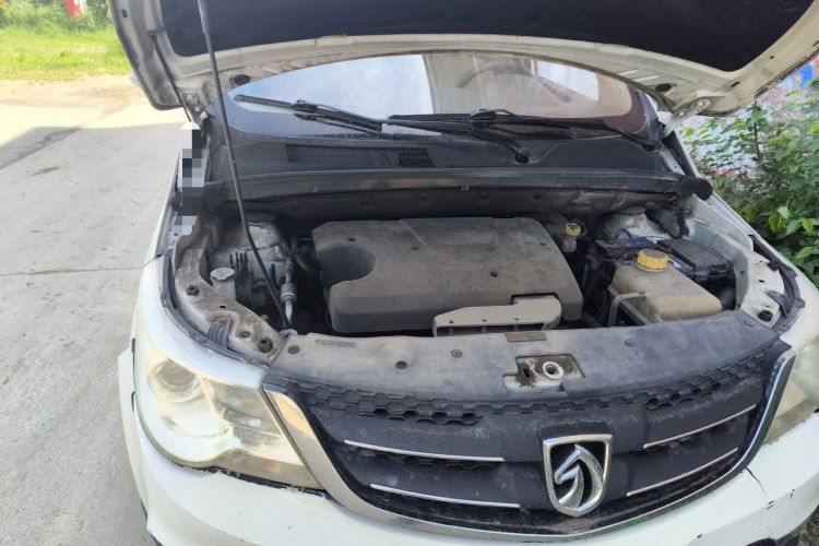 Used Baojun 730 2014 1.5L manual Comfort version 7 seats Engine Bay Right