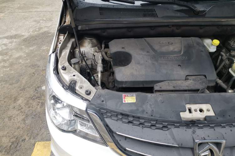 Used Baojun 730 2014 1.5L manual Comfort version 7 seats Engine Bay Right