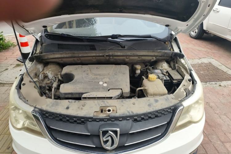 Used Baojun 730 2014 1.5L manual luxury trim 7 seats Engine Bay