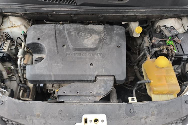 Used Baojun 730 2014 1.5L manual Comfort version 7 seats Engine Bay