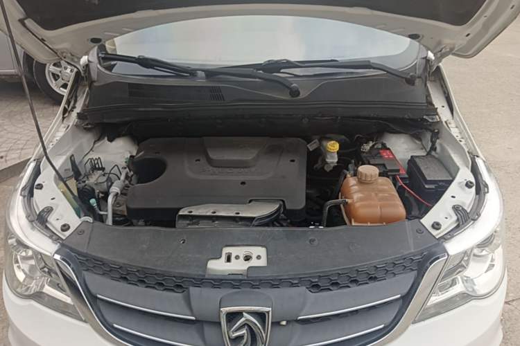 Used Baojun 730 2014 1.5L manual luxury trim 7 seats Engine Bay