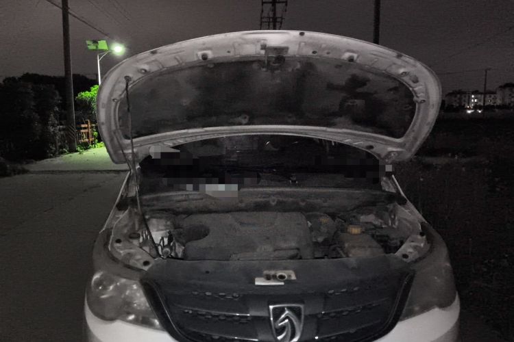 Used Baojun 730 2014 1.5L manual Comfort version 7 seats Engine Bay