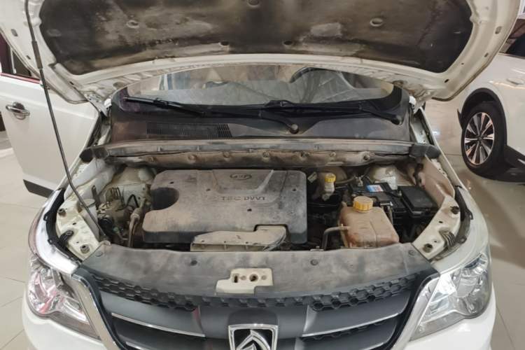 Used Baojun 730 2014 1.5L manual Comfort ESP version 7 seats Engine Bay
