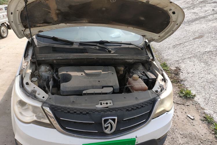 Used Baojun 730 2014 1.8L manual Comfort trim 7-seater Engine Bay