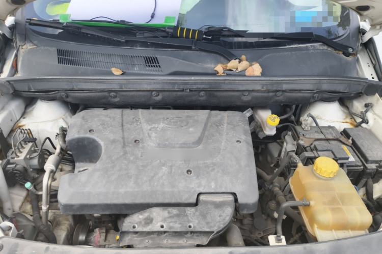 Used Baojun 730 2014 1.5L manual Comfort version 7 seats Engine Bay