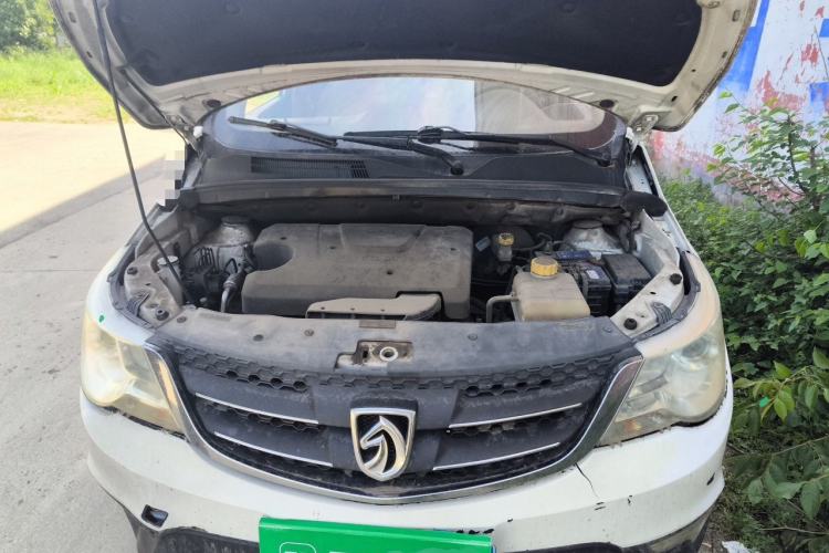 Used Baojun 730 2014 1.5L manual Comfort version 7 seats Engine Bay