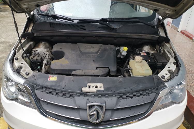 Used Baojun 730 2014 1.5L manual Comfort version 7 seats Engine Bay