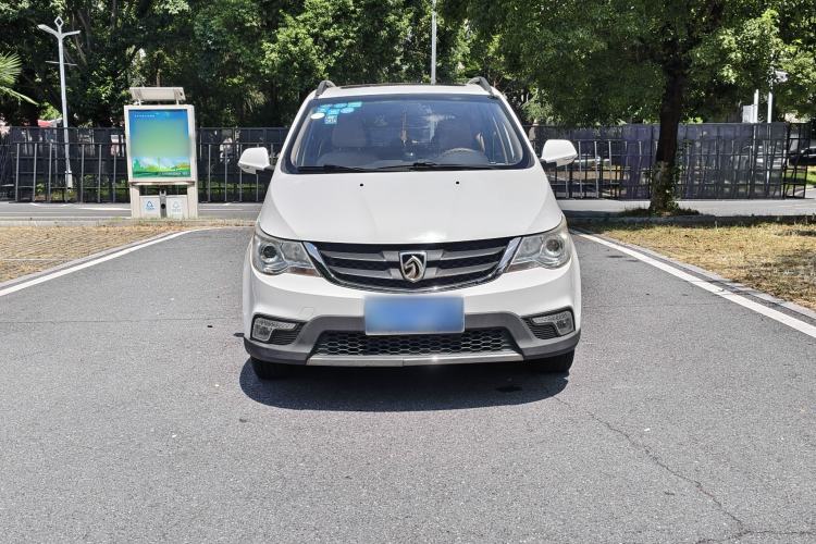Used Baojun 730 2014 1.5L manual luxury trim 7 seats Exterior 1