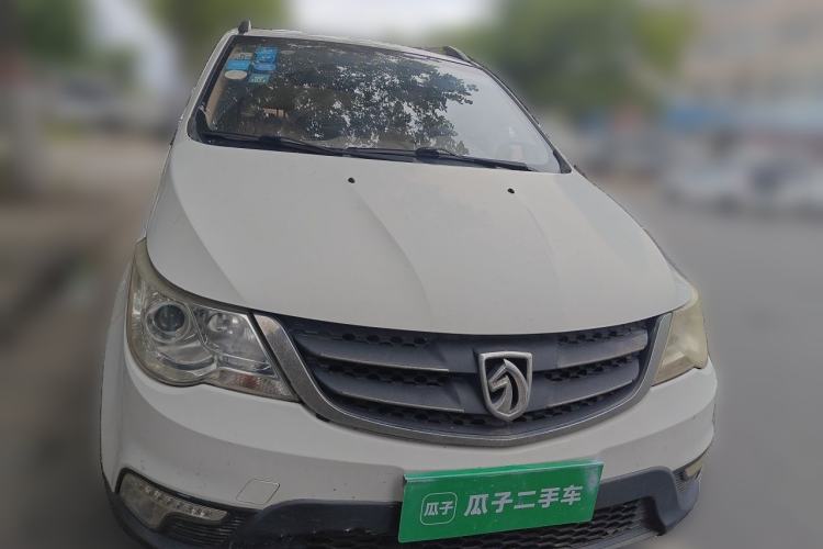 Used Baojun 730 2014 1.5L manual luxury trim 7 seats Exterior 1