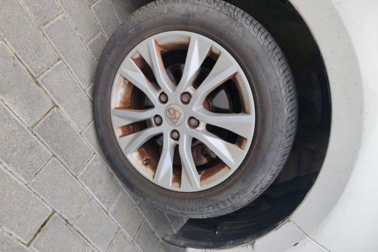 Used Baojun 730 2014 1.5L manual Comfort ESP version 7 seats Exterior 1