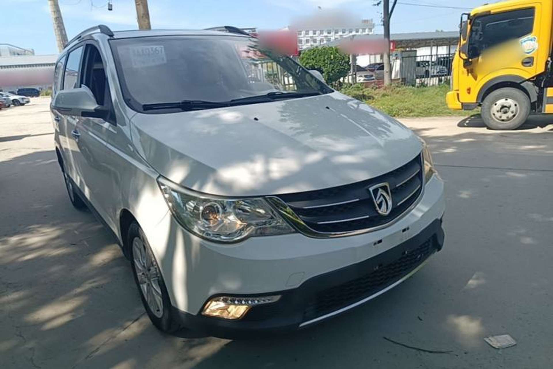 Used Baojun 730 2014 1.5L manual Comfort ESP version 7 seats Exterior 1