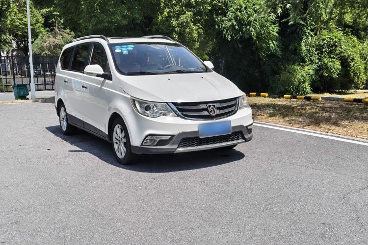 Used Baojun 730 2014 1.5L manual luxury trim 7 seats Exterior 2