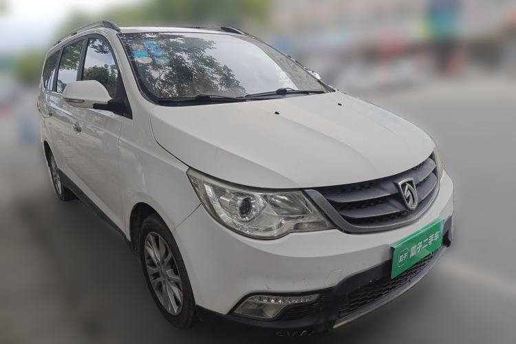 Used Baojun 730 2014 1.5L manual luxury trim 7 seats Exterior 2