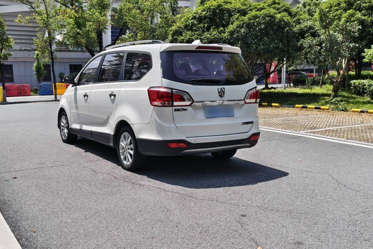 Used Baojun 730 2014 1.5L manual luxury trim 7 seats Exterior 3