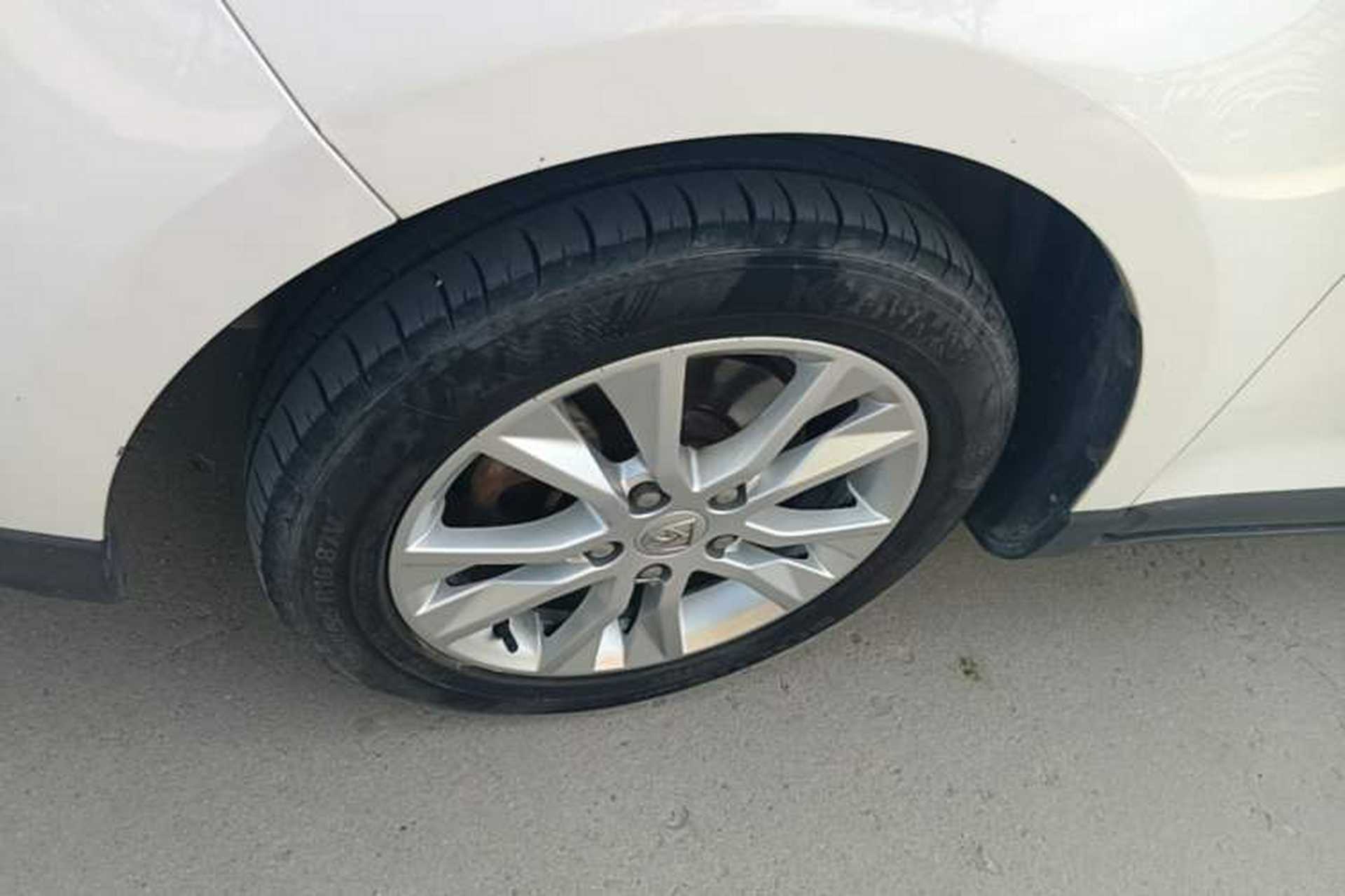 Used Baojun 730 2014 1.5L manual Comfort ESP version 7 seats Exterior 4