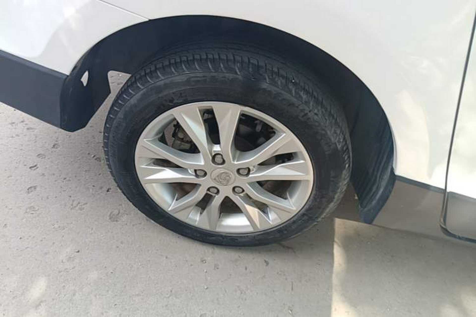 Used Baojun 730 2014 1.5L manual Comfort ESP version 7 seats Exterior 5