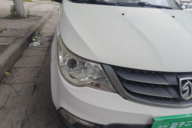 Used Baojun 730 2014 1.5L manual luxury trim 7 seats Exterior 6