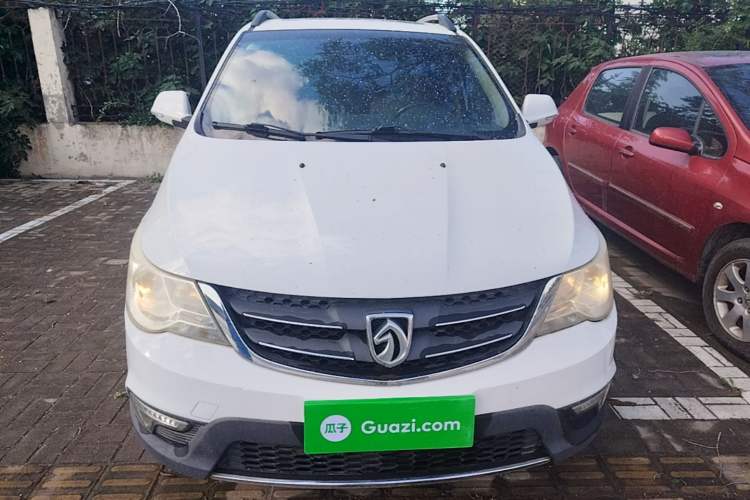 Used Baojun 730 2014 1.5L Manual Luxury Navigation ESP Version 7 Seats Front