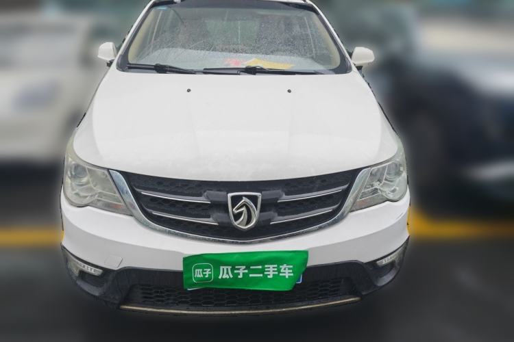 Used Baojun 730 2014 1.5L manual Comfort version 7 seats Front
