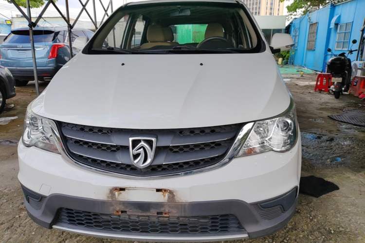 Used Baojun 730 2014 1.5L manual standard trim 7 seats Front