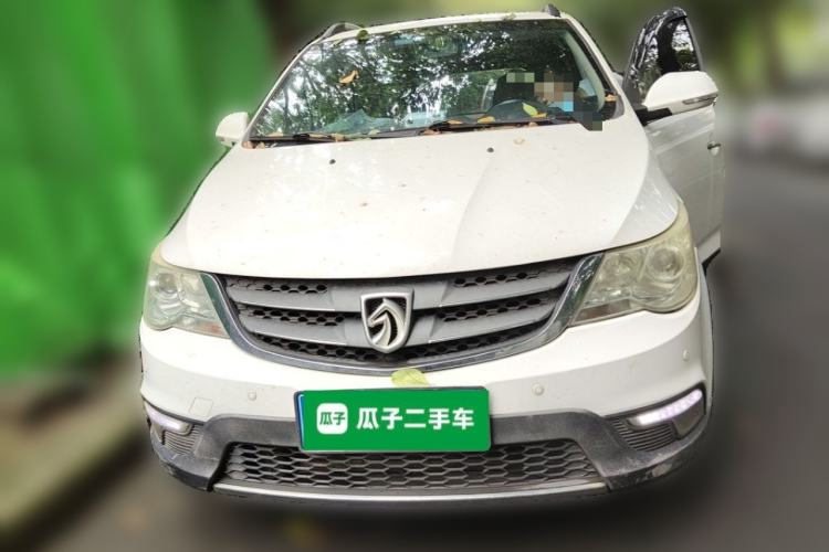 Used Baojun 730 2014 1.5L manual Comfort version 7 seats Front