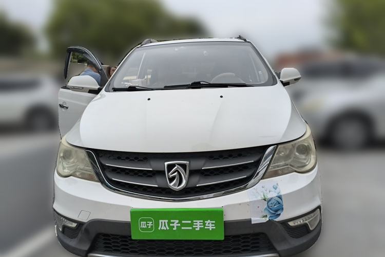 Used Baojun 730 2014 1.5L manual Comfort version 7 seats Front