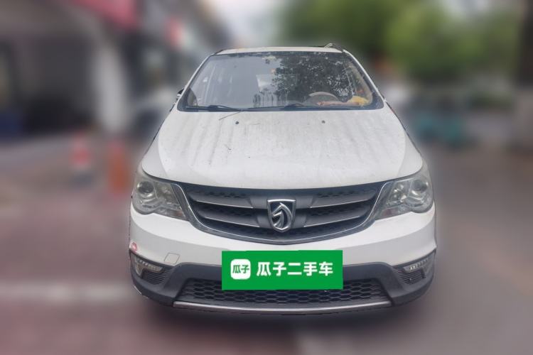 Used Baojun 730 2014 1.5L manual Comfort version 7 seats Front