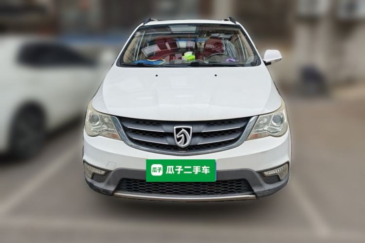 Used Baojun 730 2014 1.5L manual luxury trim 7 seats Front