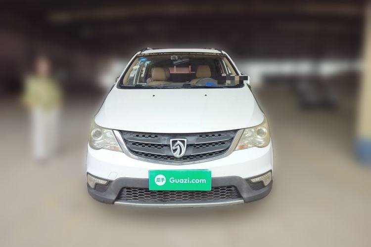 Used Baojun 730 2014 1.5L manual Comfort version 7 seats Front