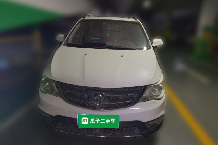 Used Baojun 730 2014 1.5L manual luxury trim 7 seats Front