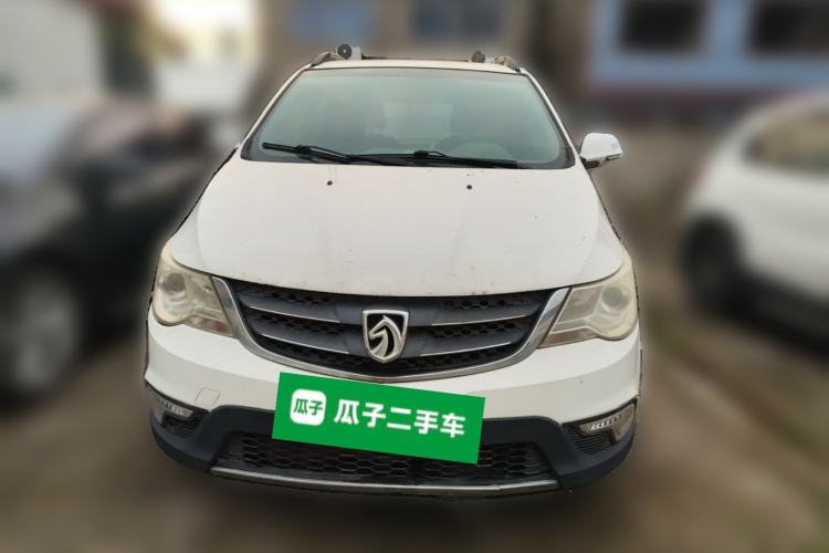 Used Baojun 730 2014 1.5L manual Comfort version 7 seats Front