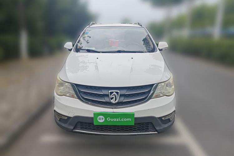 Used Baojun 730 2014 1.5L manual luxury trim 7 seats Front