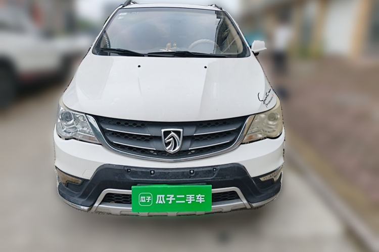 Used Baojun 730 2014 1.5L manual luxury trim 7 seats Front