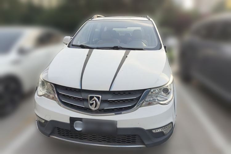 Used Baojun 730 2014 1.5L manual Comfort version 7 seats Front