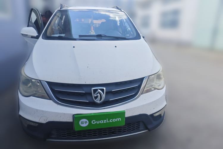 Used Baojun 730 2014 1.5L manual Comfort version 7 seats Front