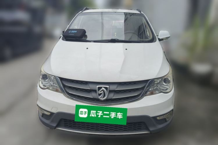Used Baojun 730 2014 1.5L manual Comfort version 7 seats Front