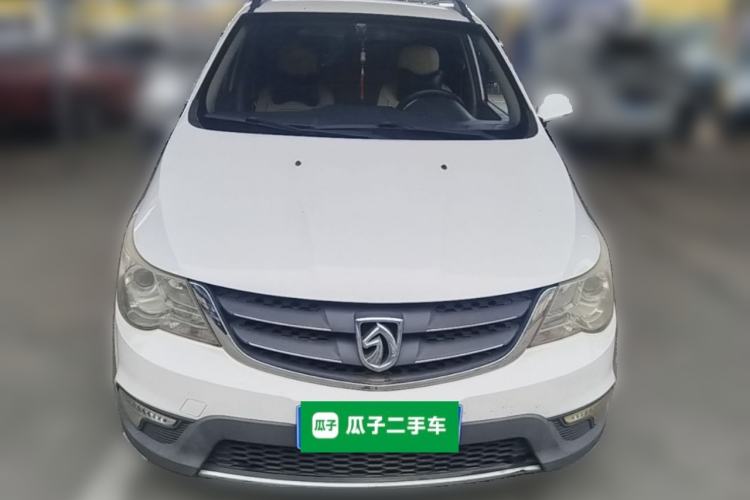 Used Baojun 730 2014 1.5L manual standard version 5 seats Front