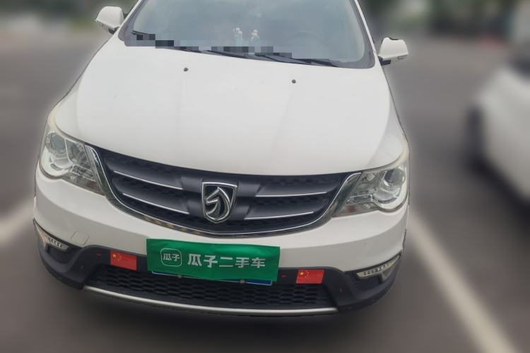 Used Baojun 730 2014 1.5L manual standard trim 7 seats Front