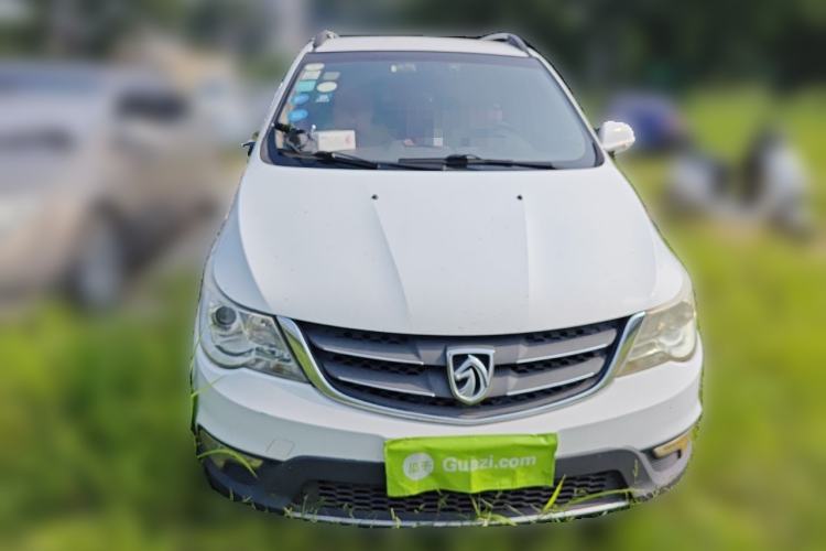 Used Baojun 730 2014 1.5L manual Comfort version 7 seats Front