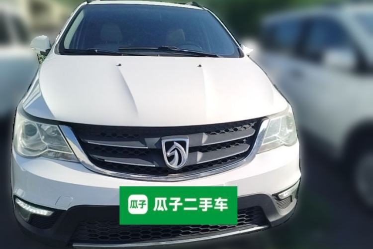 Used Baojun 730 2014 1.5L manual luxury trim 7 seats Front