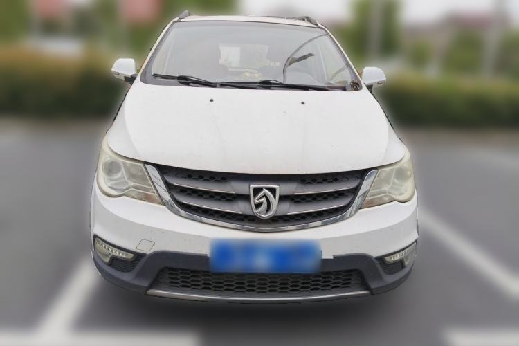 Used Baojun 730 2014 1.5L manual luxury trim 7 seats Front