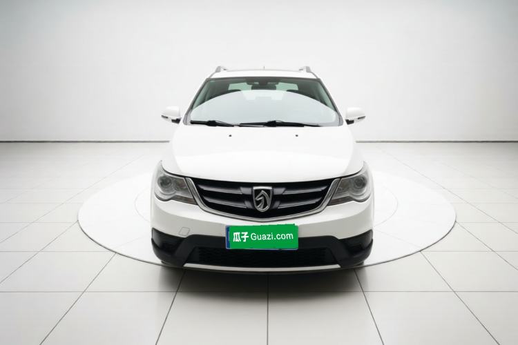 Used Baojun 730 2014 1.5L manual standard trim 7 seats Front