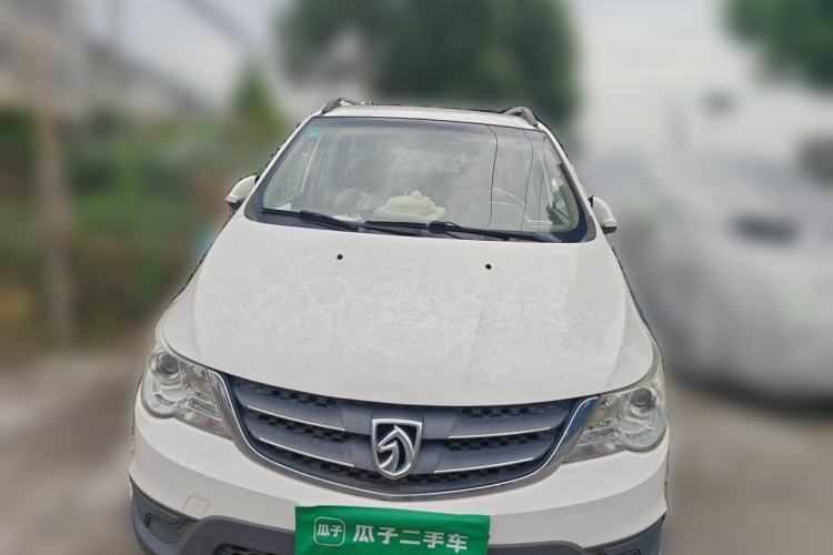 Used Baojun 730 2014 1.5L manual standard trim 7 seats Front