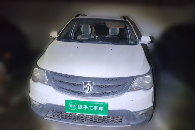 Used Baojun 730 2014 1.5L manual luxury trim 7 seats Front