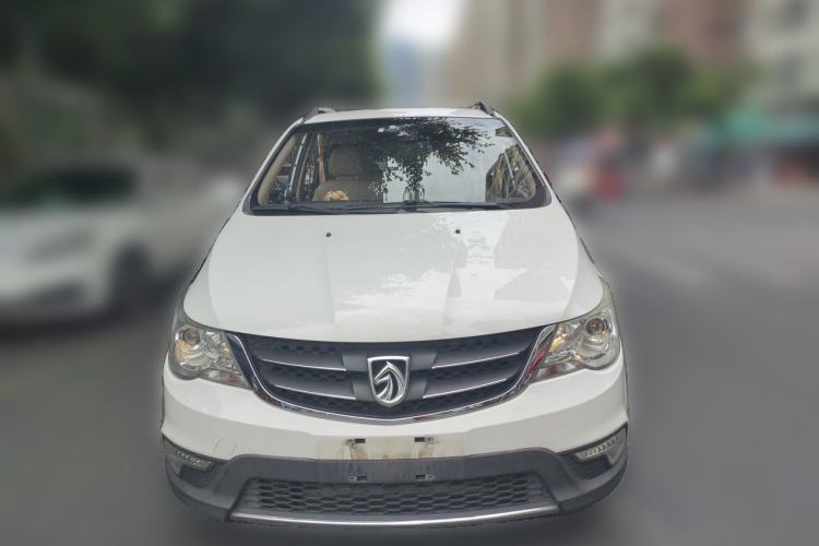 Used Baojun 730 2014 1.5L manual Comfort version 7 seats Front
