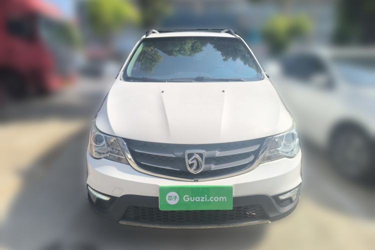 Used Baojun 730 2014 1.5L manual luxury trim 7 seats Front