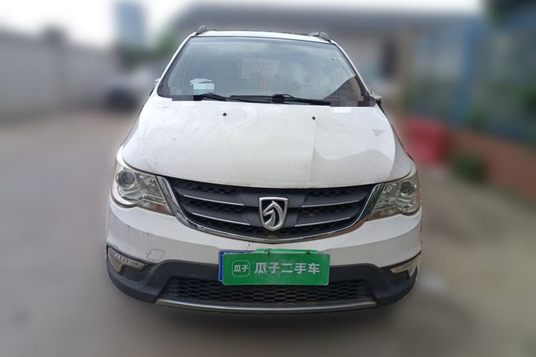 Used Baojun 730 2014 1.5L manual luxury trim 7 seats Front